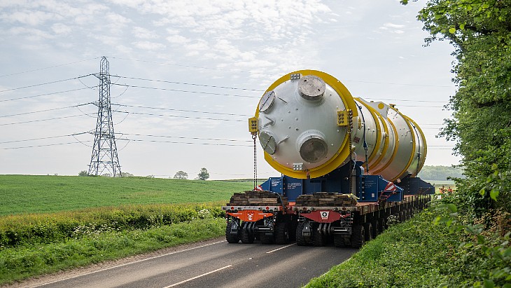 Doprava parogenerátoru na staveniště prvního bloku Hinkley Point C (EDF).