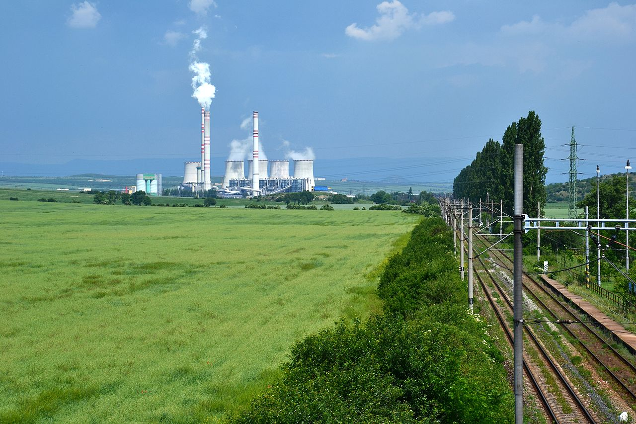 Elektrárna Počerady vlastněná společností Vršanská uhelná a.s. - 5x 200 MW uhelné bloky s roční výrobou cca 6000 GWh – roční koeficient využití cca 68,5 %. Bloky byly uvedeny do provozu v rozpětí 1970 – 1977. Rekonstrukce a odsíření proběhlo v letech