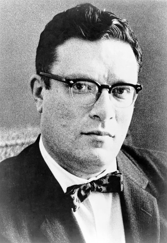 Isaac Asimov byl americký vědec, popularizátor vědy a spisovatel židovského původu (narozen v někdejším Sovětském svazu). Je znám například jako autor tří zákonů robotiky. Tematiky vyhynutí dinosaurů se dotkl v díle Den lovců z roku 1950. Kredit: Phi