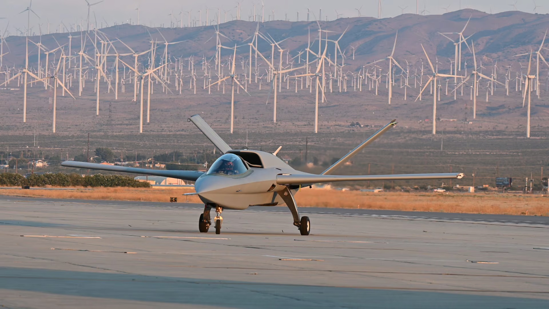 Momentálně s lidským pilotem. Kredit: Scaled Composites.