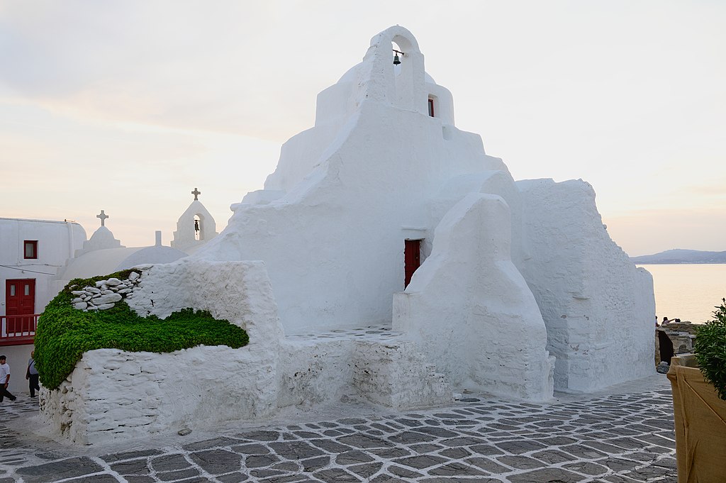 Chrám Panagia Paraportiani, 8. 6. 2022. Kredit: Zde, Wikimedia Commons. Licence CC 4.0.