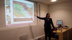 Elham Ghasidian, obrázek je z cyklu PaleoMeso Seminar Series. Kredit: University of Cambridge 