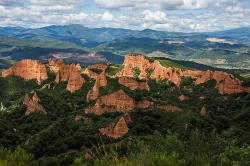 Vytěžené antické ložisko zlata v Las Médulas u španělské Ponferrady, nejvýznamnější zlatý důl Římské říše. Kredit: Anual, Wikimedia Commons, CC BY-SA 4.0.