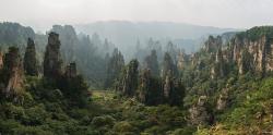 Národní lesní park Čang-ťia-ťie, provincie Chu-nan. Kredit: chensiyuan, Wikimedia Commons, CC BY-SA 4.0.