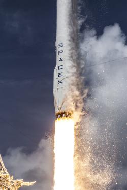 Falcon-9 je dvoustupňová moderní raketa využívající petrolej RP-1 jako palivo. Zdroj: SpaceX