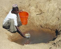 V subsaharské Africe to není s pitnou vodou jednoduché. Kredit: 	Bob Metcalf / Wikimedia Commons.