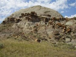 Fosilie „Harleyho“ byly stejně jako v případě většiny známých exemplářů druhu Tyrannosaurus rex objeveny v sedimentech geologického souvrství Hell Creek. Kredit: Vladimír Socha, 2009.