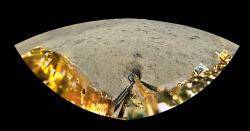 嫦娥六号着陆器拍摄的阿波罗陨石坑内部表面的高分辨率全景图像（来源：CNSA/CLEP）。