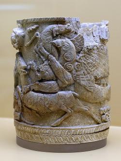 Pyxis v mykénském stylu, slonovina, pozdní 15. století před n. l. Kredit: Zde, Wikimedia Commons. Licence CC 4.0.