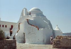 Chrám Panagia Paraportiani, 22. 9. 2002. Kredit: Zde, Wikimedia Commons. Licence CC 4.0.