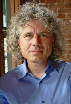 Steven Arthur Pinker. Psycholog, jazykovědec, antropolog, filozof, spisovatel a vysokoškolský učitel. Je profesorem na Harvardově univerzitě. Bývá řazen k vizionářským optimistům. Kredit: Rebecca Goldstein.