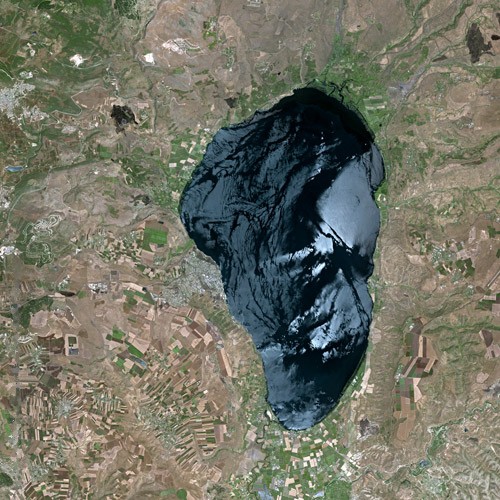 Galilejské jezero pohledem satelitu. Kredit: Wikipedia, CC BY-SA 3.0