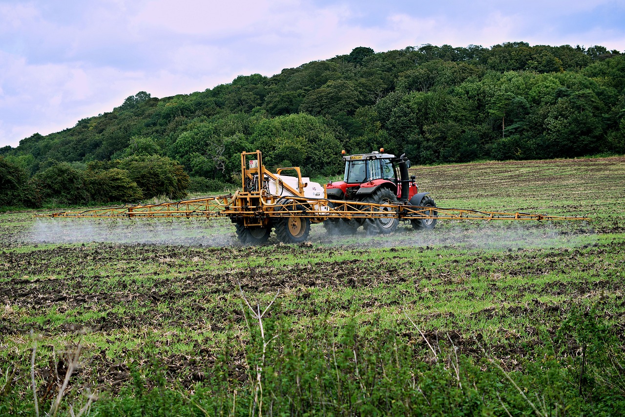 Bez agrochemikálii by dnes svet hladoval. Ale je najvyšší čas uvažovať o lepšom riešení pre budúcnosť. Kredit: Pixabay.