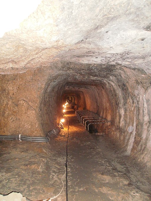 Eupalinův tunel na ostrově Samos. Stavba z let asi 530 až 520 před n. l. Kredit: Nalatina, Wikimedia Commons. Licence CC 4.0.