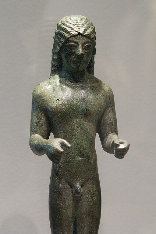 Mladík přináší oběť. Samos, Héřina svatyně. Drobný bronz, 540-520 před n. l. Altes Museum Berlin, Inv. č. 31098. Kredit: Zde, Wikimedia Commons. Licence CC 4.0.